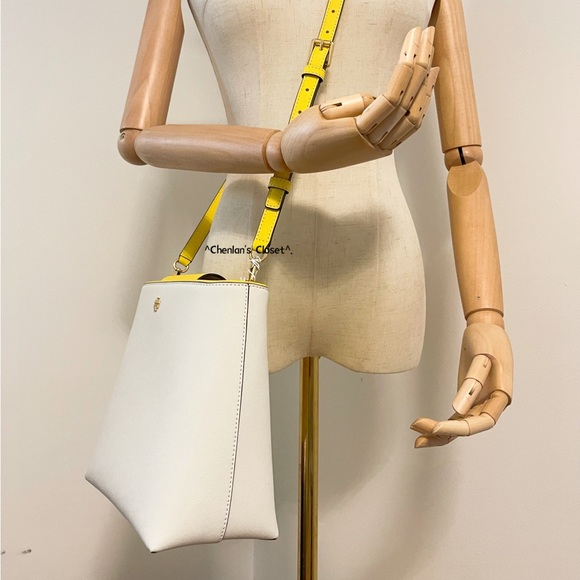 🔥NeW! $528 Tory Burch Novelty Bucket Bag - Picture 6 of 16